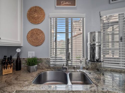 35 Del Perlatto, Irvine CA  92614-5359 exterior