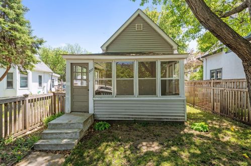 223 39th St, Minneapolis, MN 55409-1561