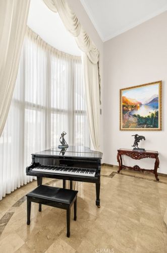 1468 Hillside Dr, Glendale CA  91208-2417 exterior