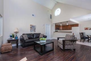 333 Melrose Dr, Vista CA 92083-4844 exterior