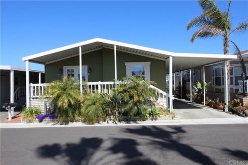 21851 Newland St, Huntington Beach CA  92646-7602 exterior