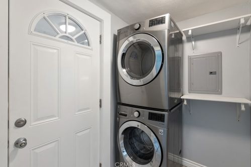 3300 Montrose Ave, Glendale CA 91214-3341 exterior