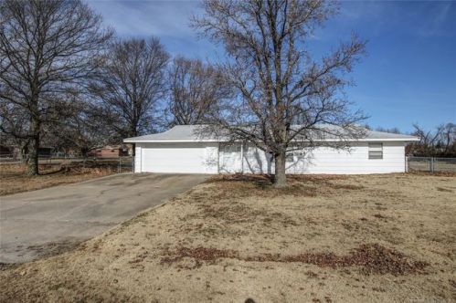 406 Hickory St, Copan, OK 74022-4018