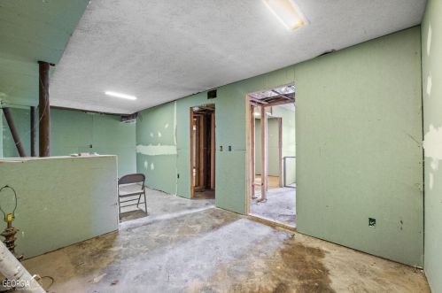 2916 Handy Dr, Atlanta GA  30318-7239 exterior