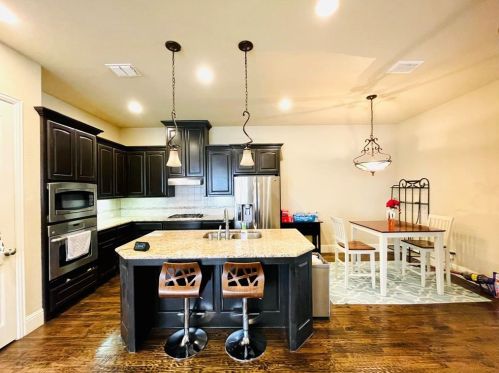 7047 Comal Dr, Irving TX  75039-3316 exterior