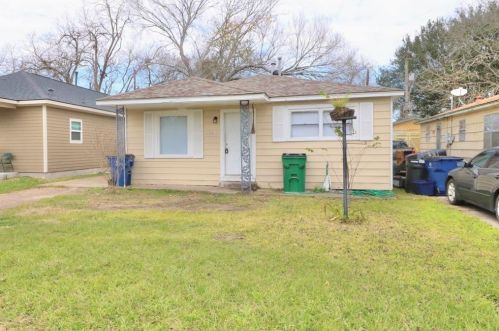 604 Peach St, Angleton TX  77515-5936 exterior