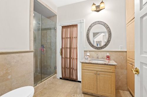 1468 Hillside Dr, Glendale CA  91208-2417 exterior