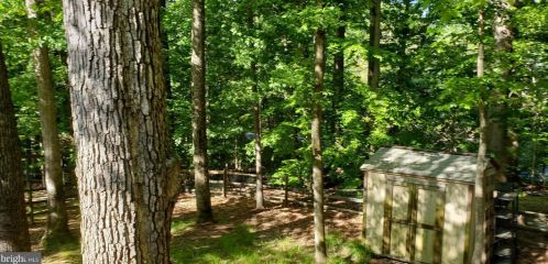 7904 Cliff Rock Ct, Springfield VA  22153-2501 exterior
