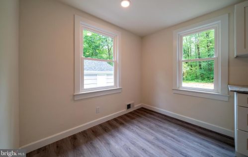 73 Bayberry Rd, Princeton NJ  08540-7418 exterior