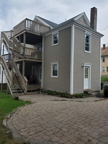 12 Chester Ave, Westerly, RI 02891-2202