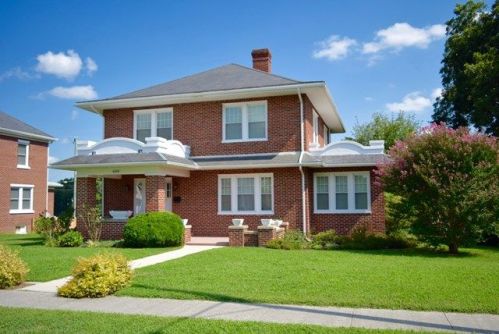 608 Powell St, Crewe, VA 23930-1414