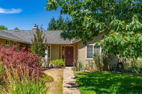 7454 Baldwin St, Valley Springs, CA 95252-9177