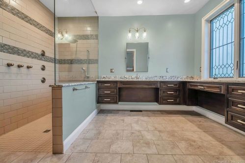 2 Wheatfield Dr, Wallingford CT  06492-5453 exterior