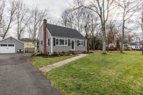 18 Columbia Ave, Berkeley Heights, NJ 07922-1405