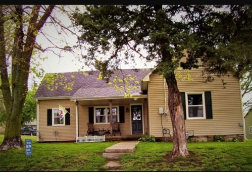 304 Adams St, Oregon, MO 64473-9600