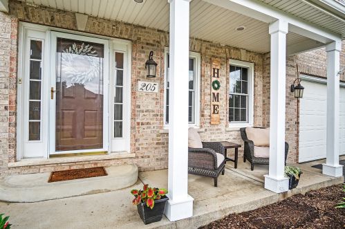 205 Cambridge Ct, Oswego, IL 60543-8023
