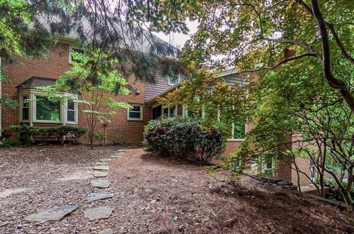 810 Mabry Rd, Atlanta GA  30328-2662 exterior