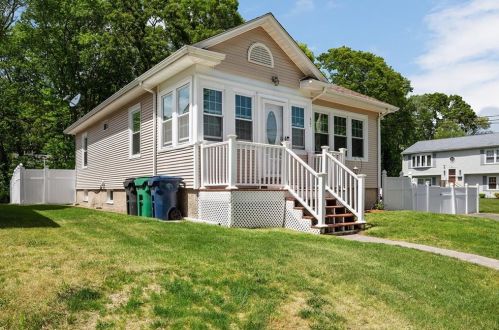 57 Lyall Ave, Warwick, RI 02889-3429