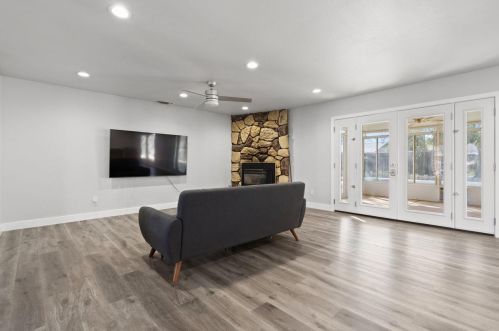 8716 Lodestone Cir, Elk Grove CA  95624-2520 exterior