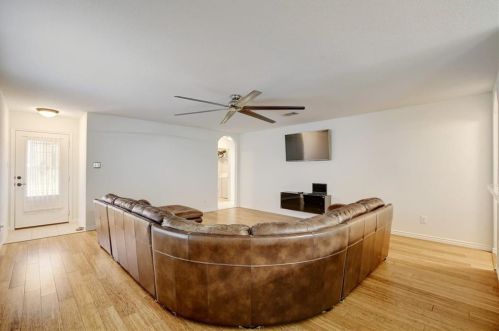 1437 Treeta Trl, Uhland TX 78640 exterior