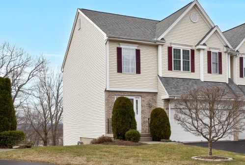 40 Cobblestone Ct, Hartford, CT 06111-5151