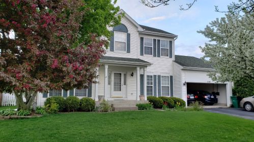 1139 Laurel Ln, Gurnee, IL 60031-5165