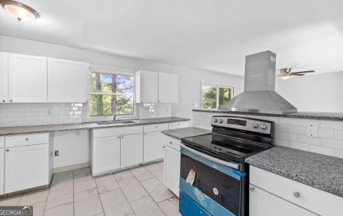 2916 Handy Dr, Atlanta GA  30318-7239 exterior