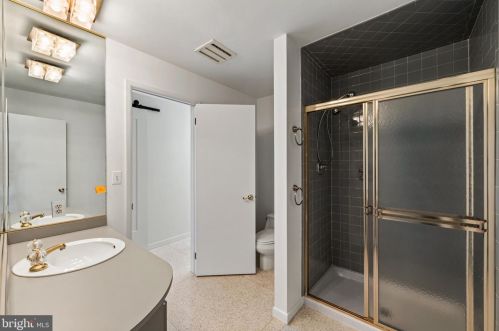 1 Hemlock Ct, Princeton NJ  08540-4708 exterior