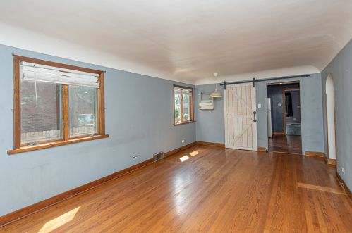4128 Vernon Ave, Brookfield, IL 60513-2015