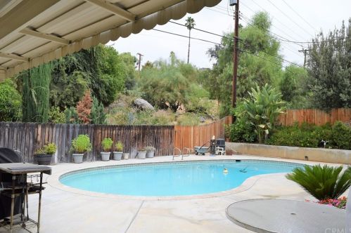 801 Apache Trl, Riverside CA  92507-6037 exterior