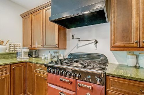 899 Cumberland Rd, Atlanta GA  30306-3213 exterior