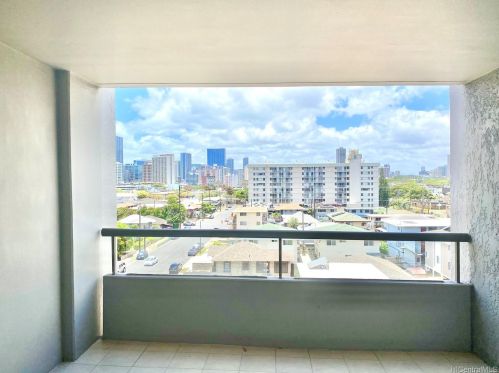 2100 Date St, Honolulu HI  96826-4033 exterior