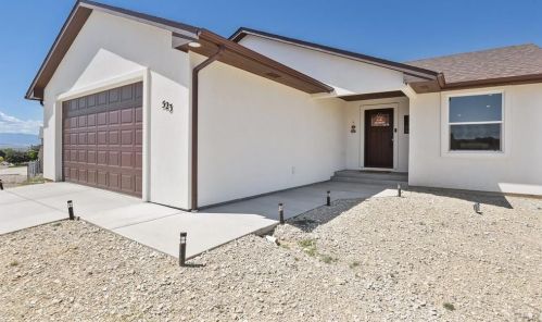 523 Watermelon Dr, Pueblo, CO 81007-2817