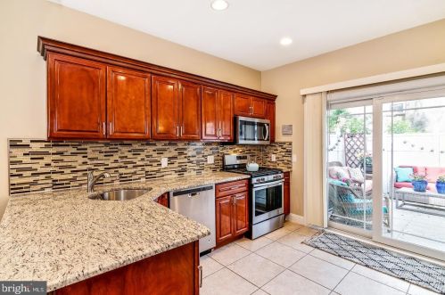 1029 Cleveland St, Philadelphia PA 19146-2648 exterior