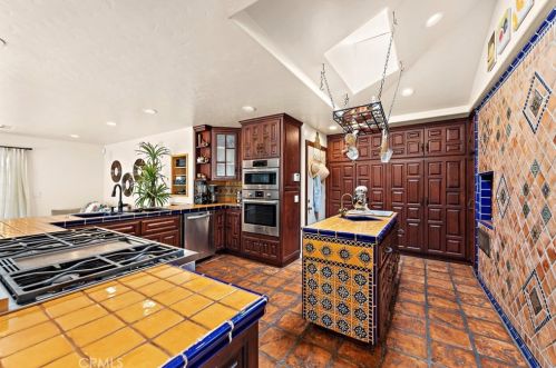 11411 Arroyo Ave, Santa Ana CA  92705-2469 exterior