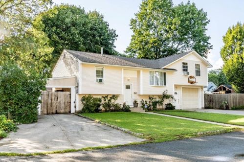 81 Allen Ave, Warwick, RI 02889-3962