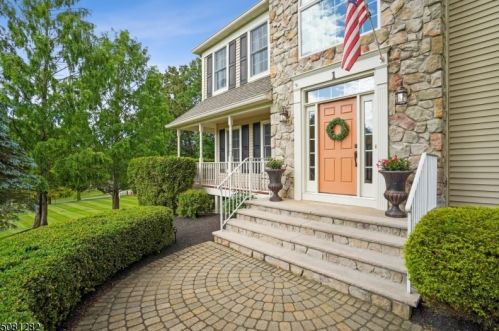 1 Shannon Mountain Ln, Port Murray, NJ 07865-3250