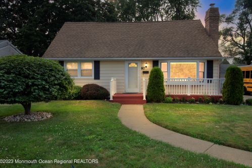 87 Cannon Rd, East Freehold, NJ 07728-1403