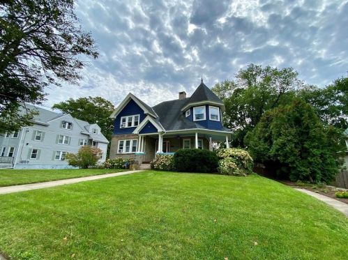 56 Winter St, Woonsocket, RI 02895-1043