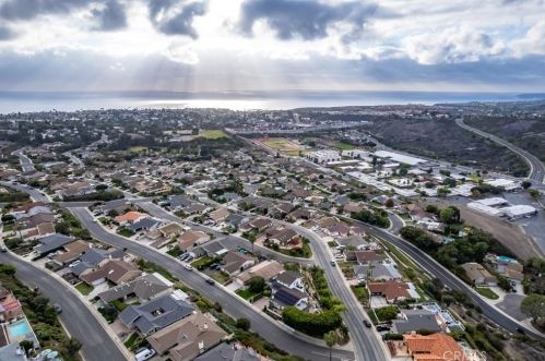 323 Calle Empalme, San Clemente CA  92672-2105 exterior