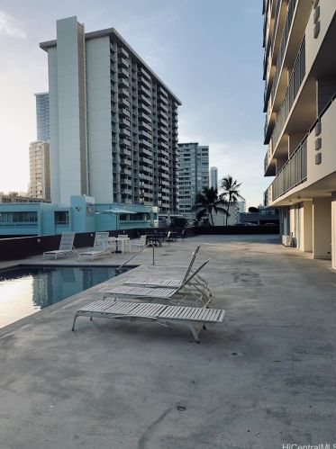 1610 Kanunu St, Honolulu HI 96814-2746 exterior