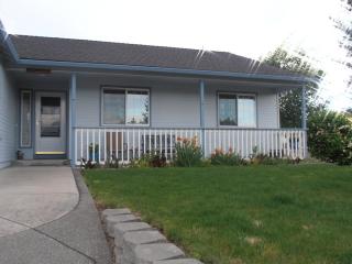 421 Westminster Dr, Eagle Point OR  97524-9499 exterior
