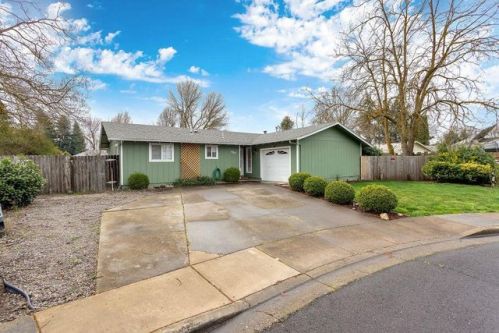 410 Dusk Cir, Medford, OR 97501-1597