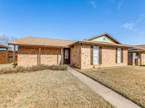 2137 Vlg Grn Dr, Garland TX 75044-7145 exterior