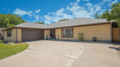 7817 Sugarland Dr, Fort Worth, TX 76179-2746