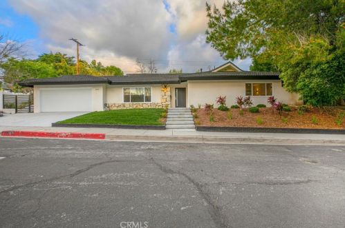 3579 Pontiac St, Glendale CA  91214-1822 exterior