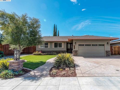 1175 Roxanne St, Livermore, CA 94550-3528
