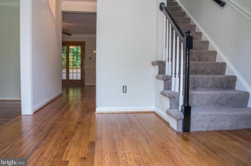 6015 Burnside Landing Dr, Springfield VA  22015-2549 exterior