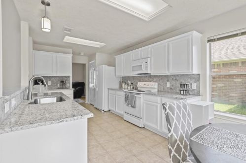 4209 Seminole Dr, Pearland, TX 77584-1444