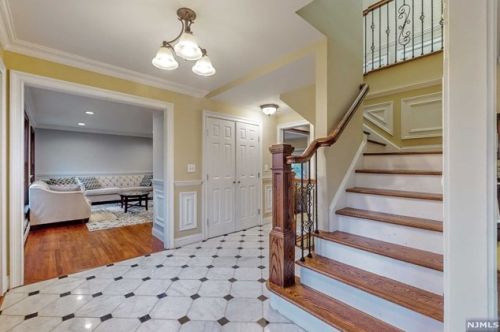 23 Vail Pl, Mahwah, NJ 07430-3018